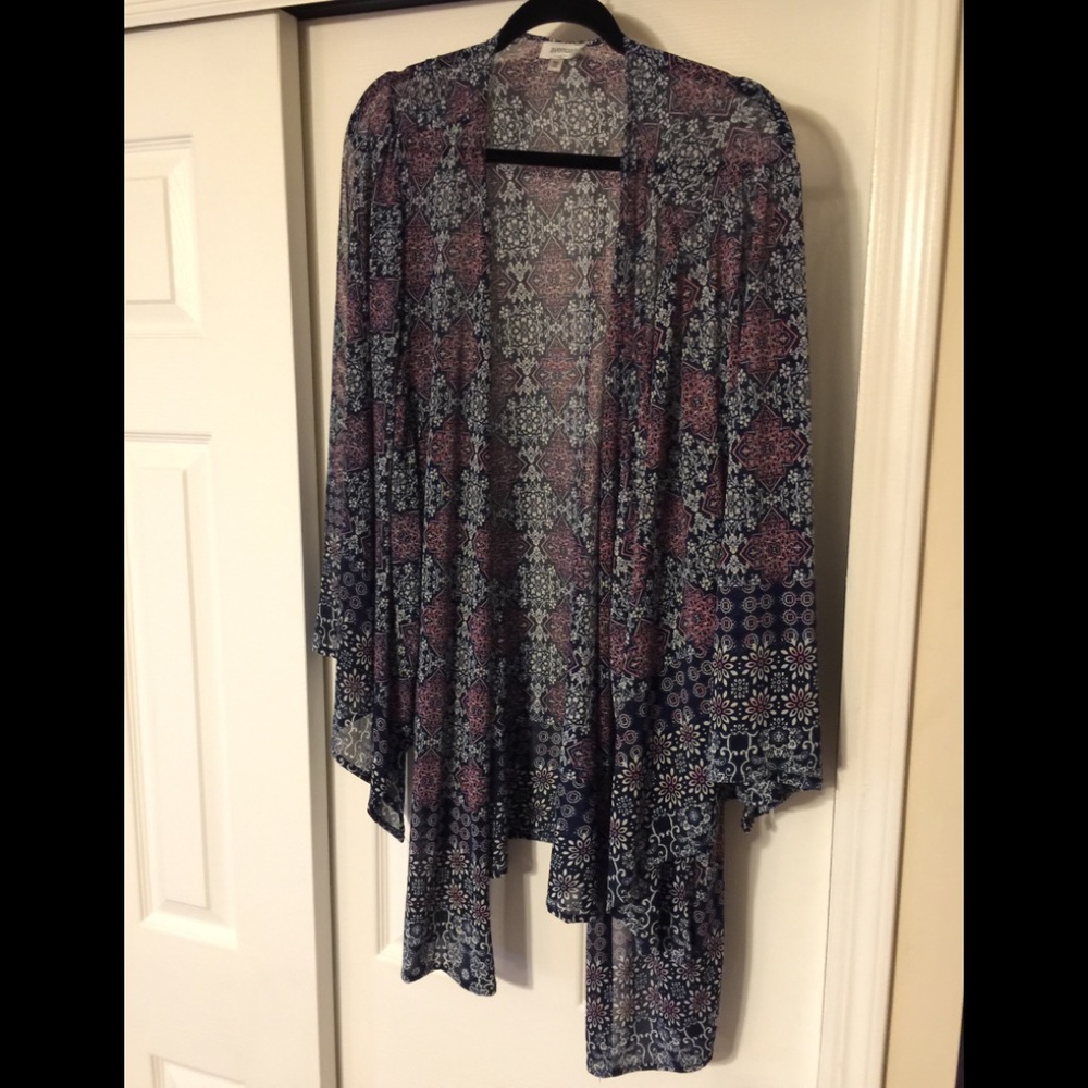 NWOT Avenue Kimono - Size 18/20